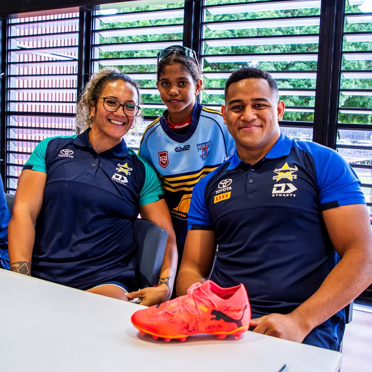 Gallery: Laurie Spina Shield signing session
