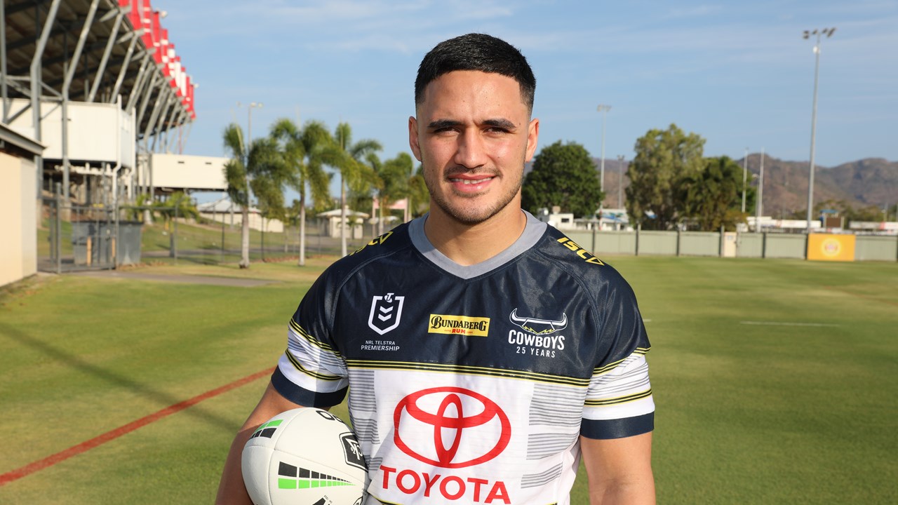 ✺New✺ 2022 NORTH QUEENSLAND COWBOYS NRL Card VALENTINE HOLMES