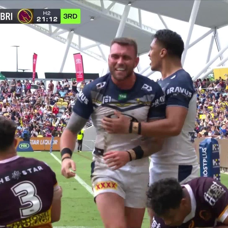 Feldt scores his second try of the afternoon